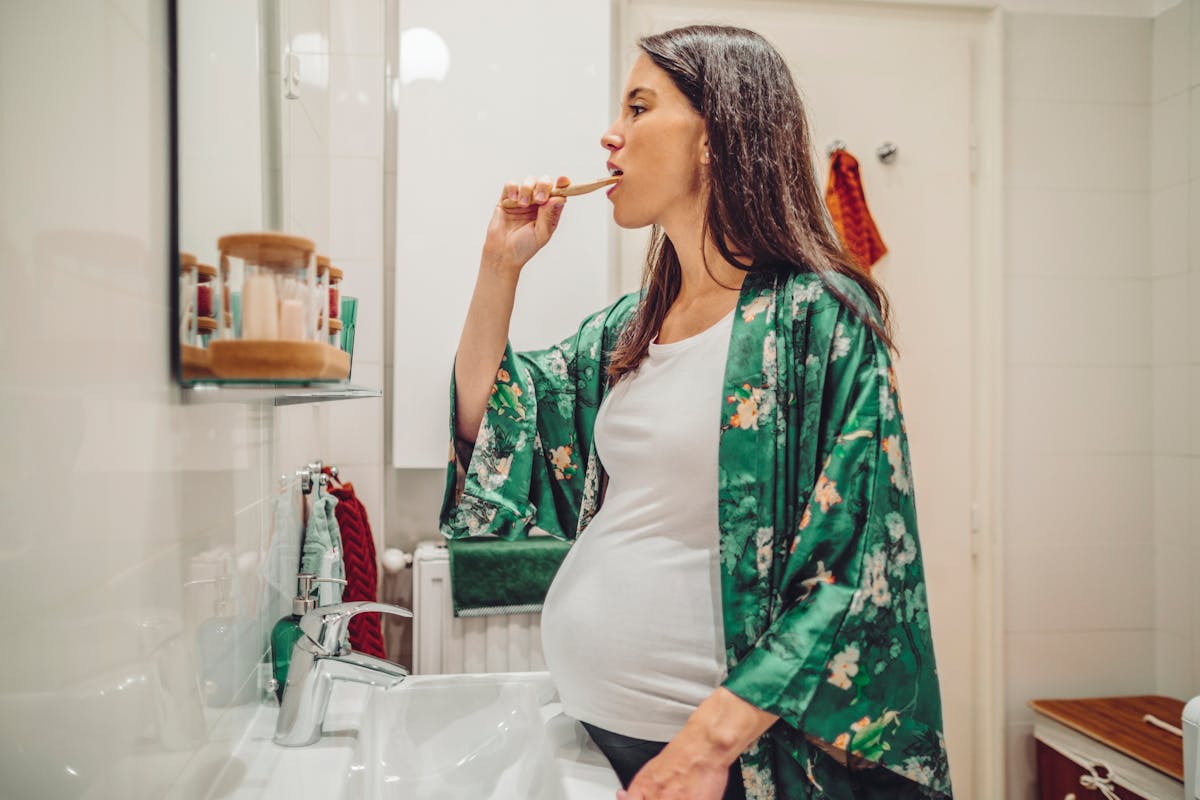 
                Mauvaise haleine enceinte : quelles sont les causes de l'halitose ? 
                            