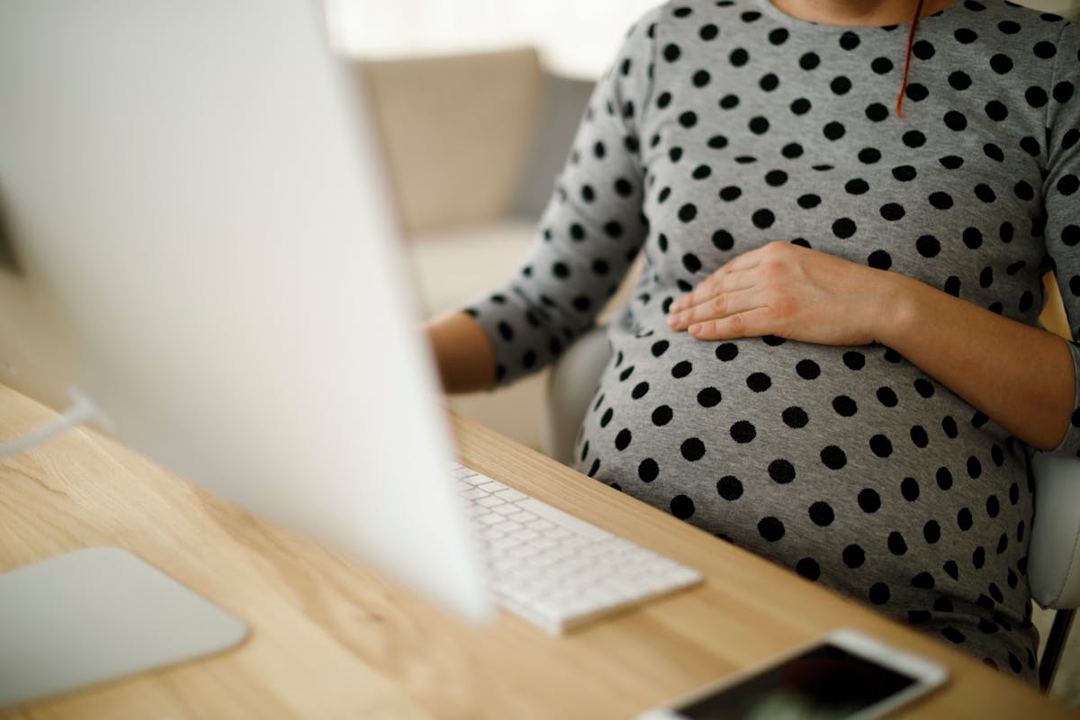 Protection de la Femme Enceinte au Travail : Que Dit 
                Une femme enceinte est-elle protégée contre le licenciement ?