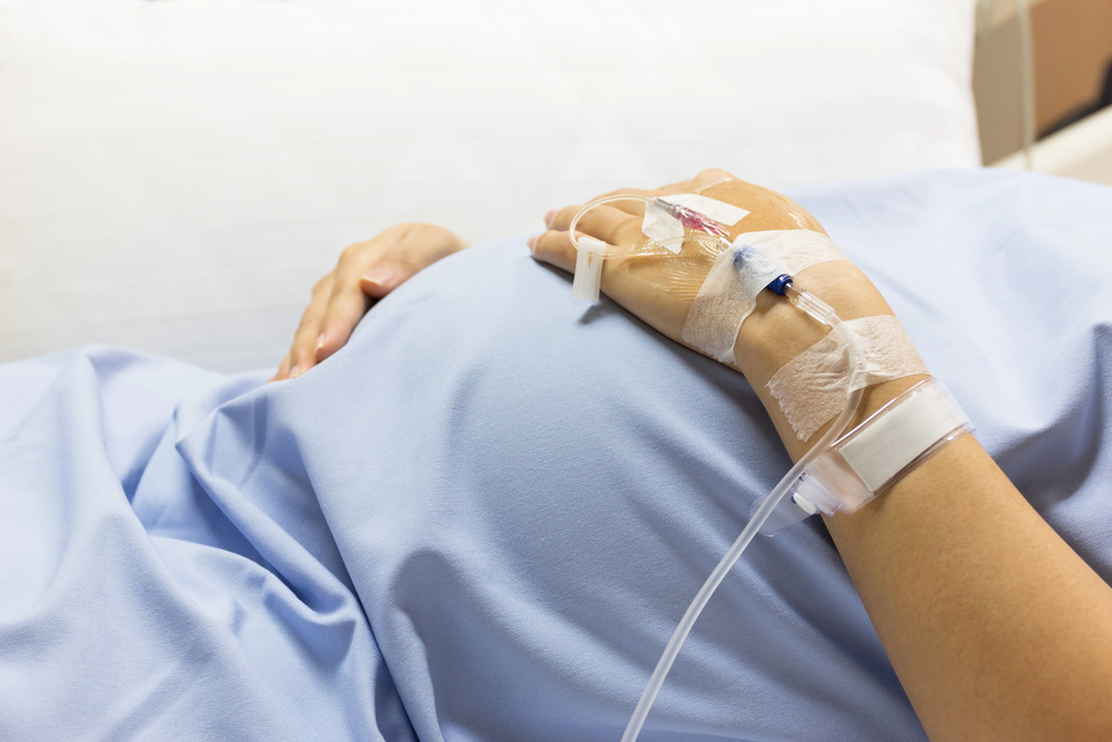 Déclenchement par perfusion combien de temps avant d’accoucher Durée et étapes expliquées