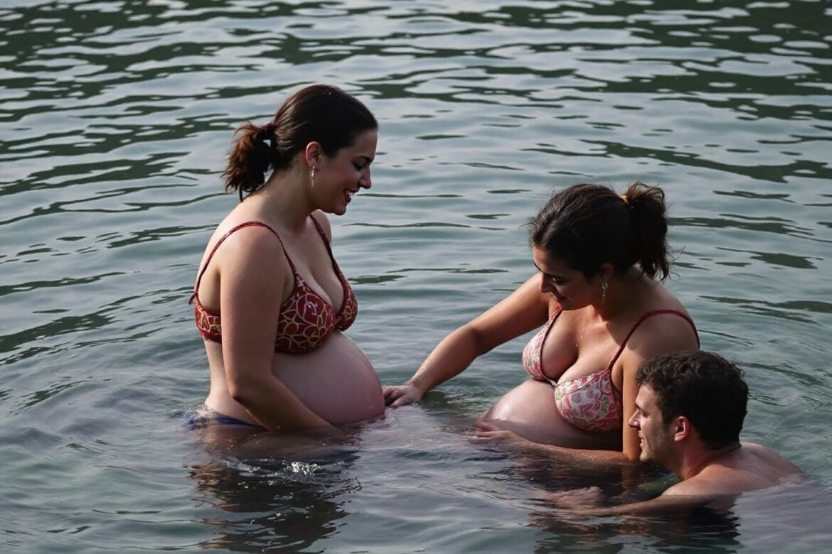 Accoucher dans l’eau : bienfaits, préparation et témoignages pour une naissance douce et naturelle Accoucher dans l'eau : bienfaits, préparation et témoignages pour une naissance douce et naturelle