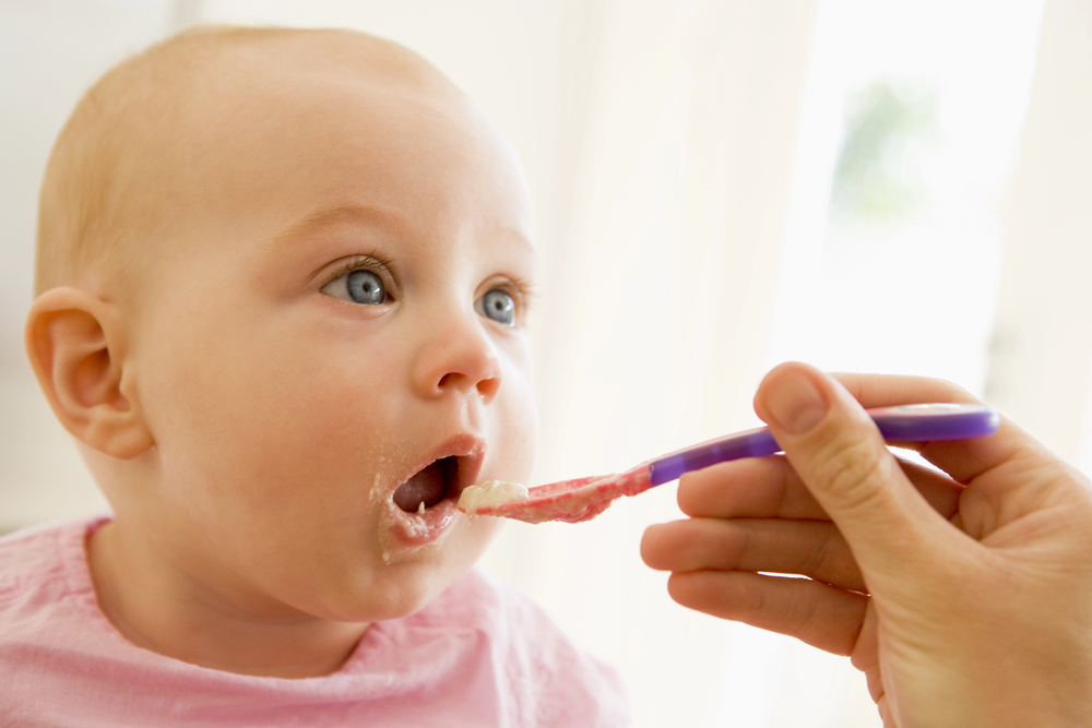 Guide complet sur l'alimentation du nourrisson  conseils et recommandations pour les jeunes parents